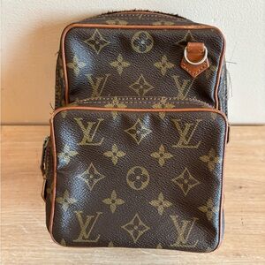 Authentic Louis Vuitton monogram clutch